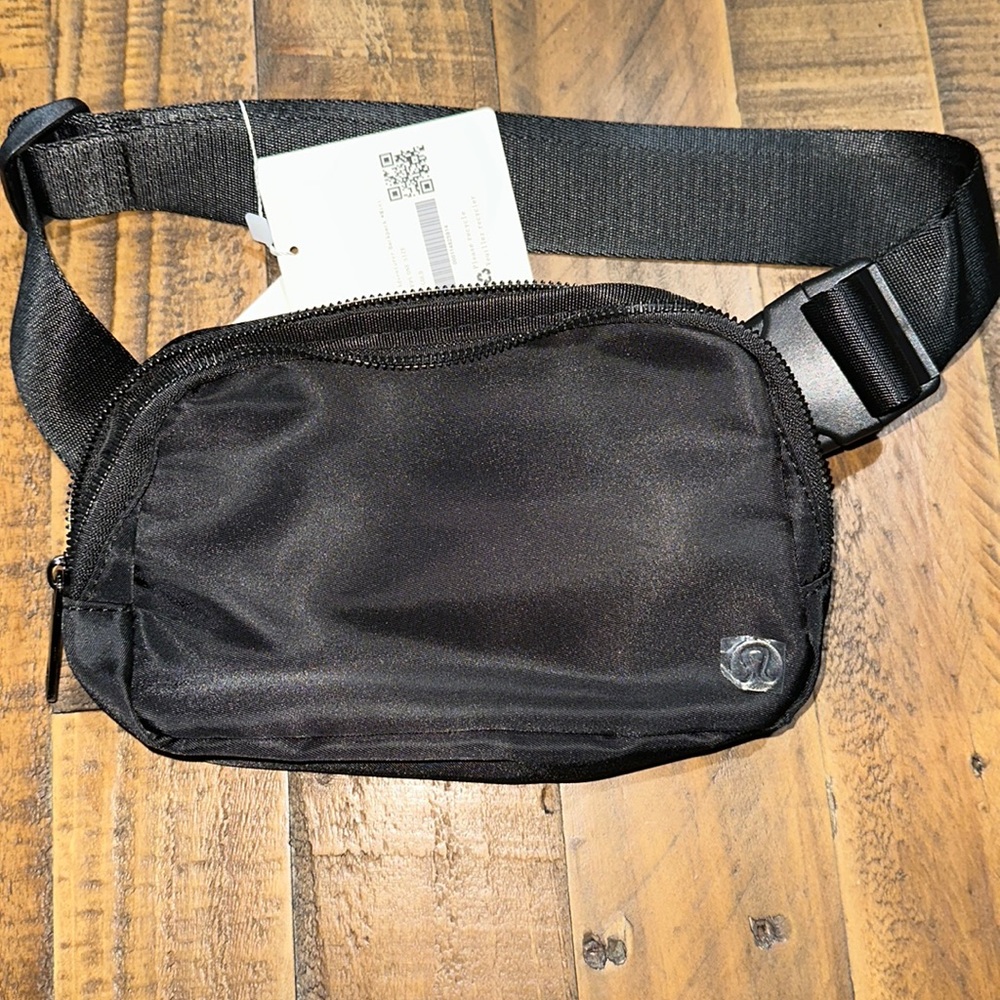 Lululemon wear everywhere crossbody bag - black w/ silver hardware - knockoff